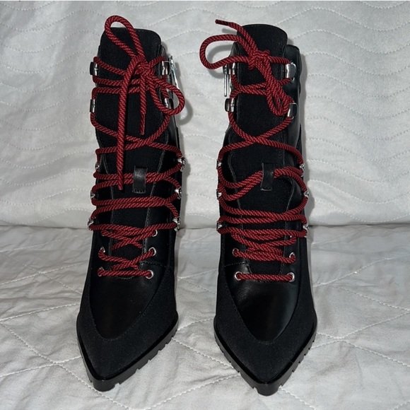 Steve Madden Lace Up Boots Size 8 NWT - Picture 3 of 11
